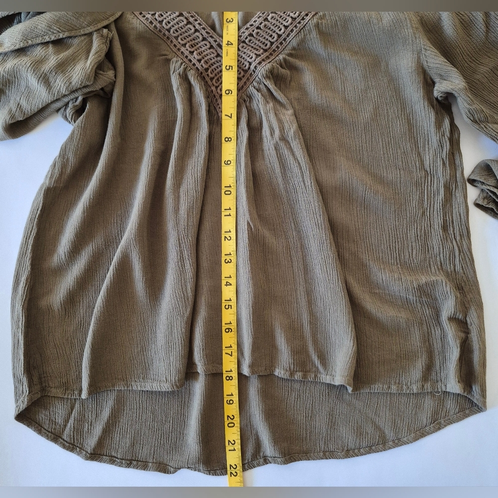 Bobeau Blouse Womens Medium Olive Green with Flared Sleeves Boho Cottagecore - Picture 8 of 8